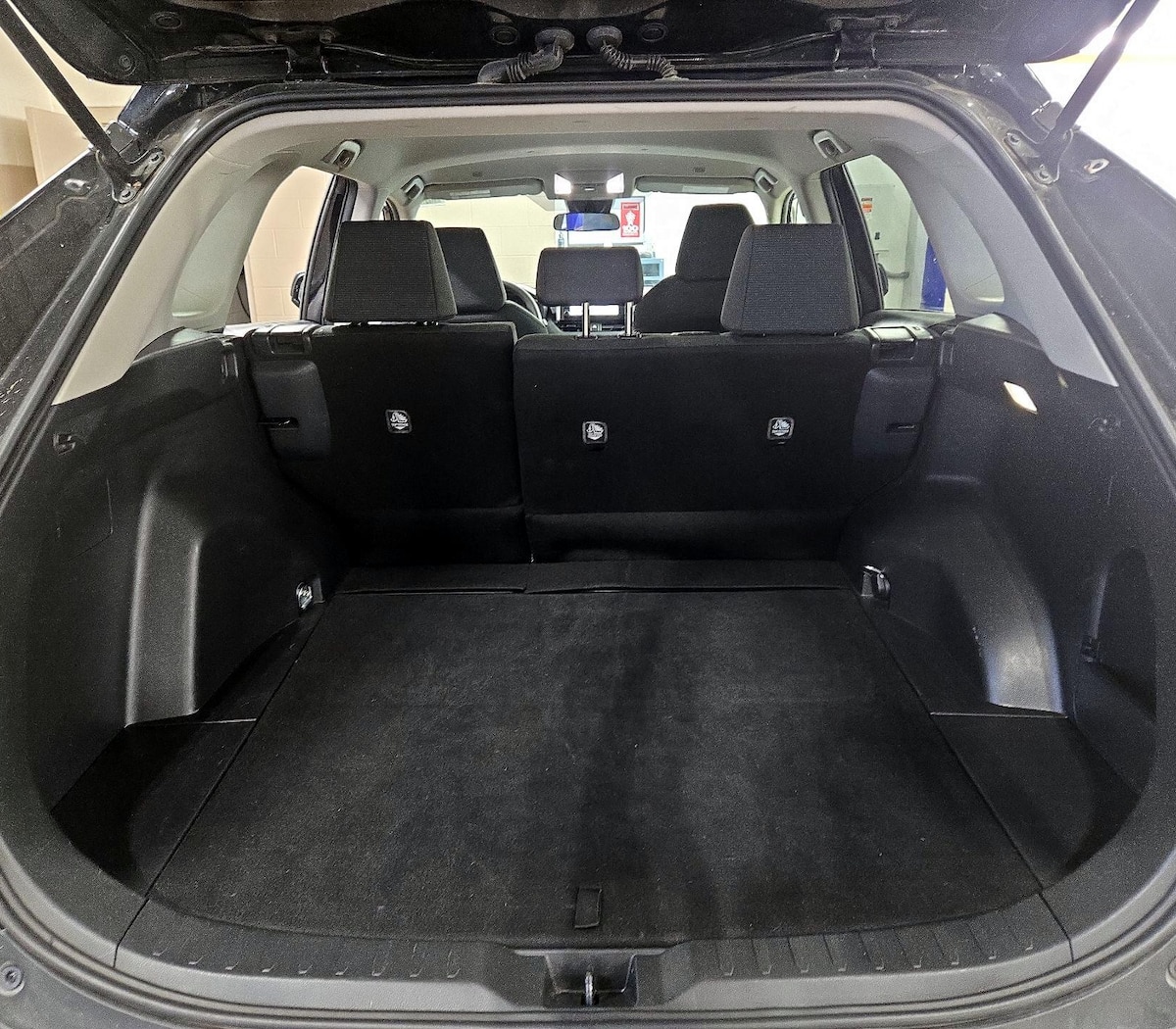 Trunk/Cargo (Seats Up)