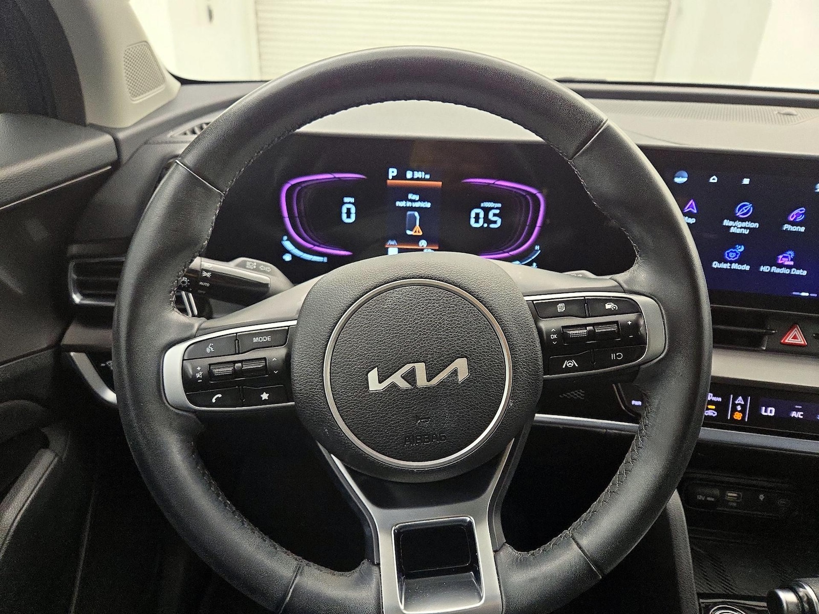 2024 Kia Sportage EX - Photo 11