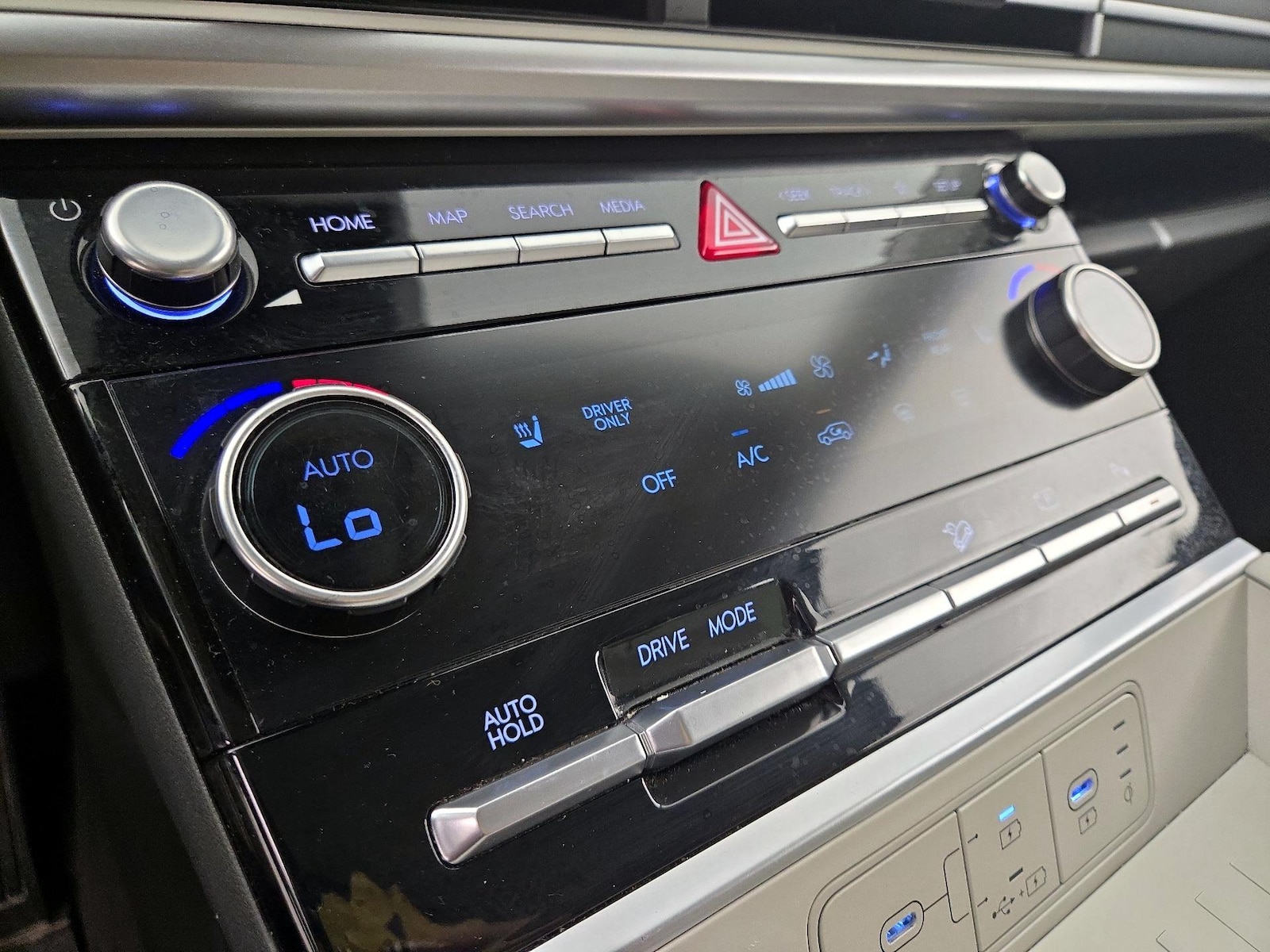 2025 Hyundai Santa Fe SEL - Photo 17