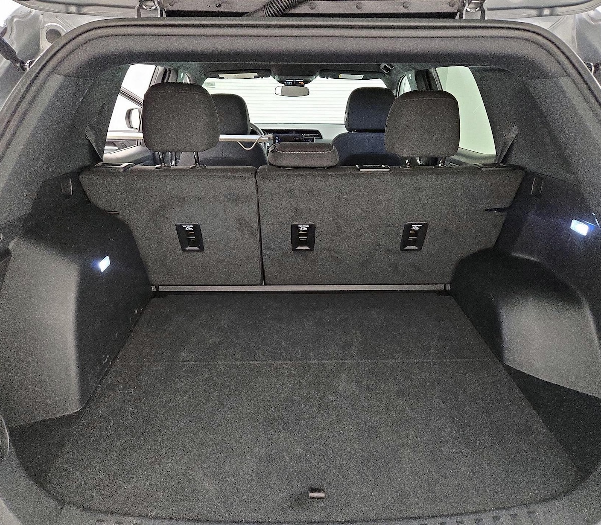Trunk/Cargo (Seats Up)