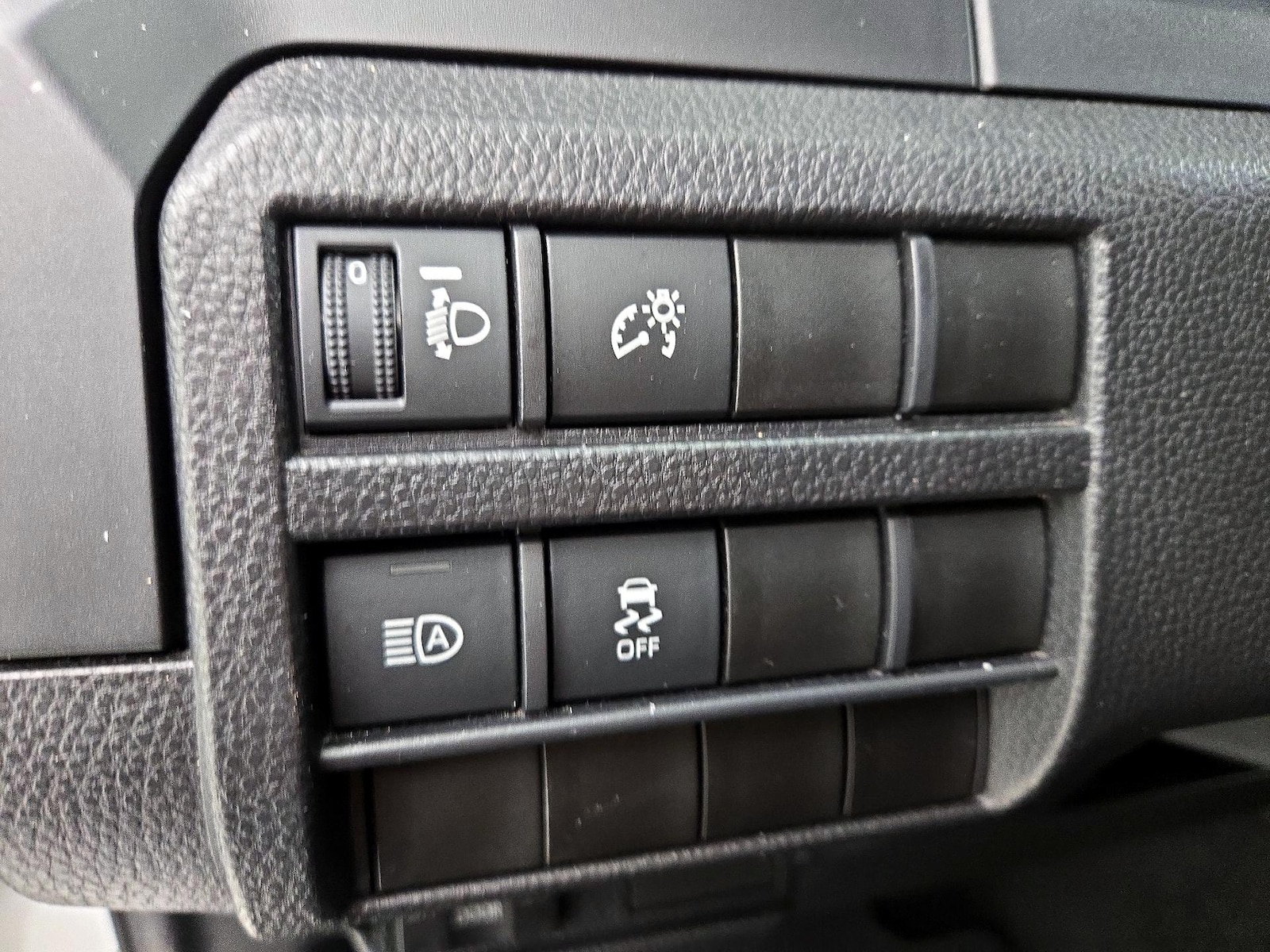 2025 Toyota Tacoma SR - Photo 14