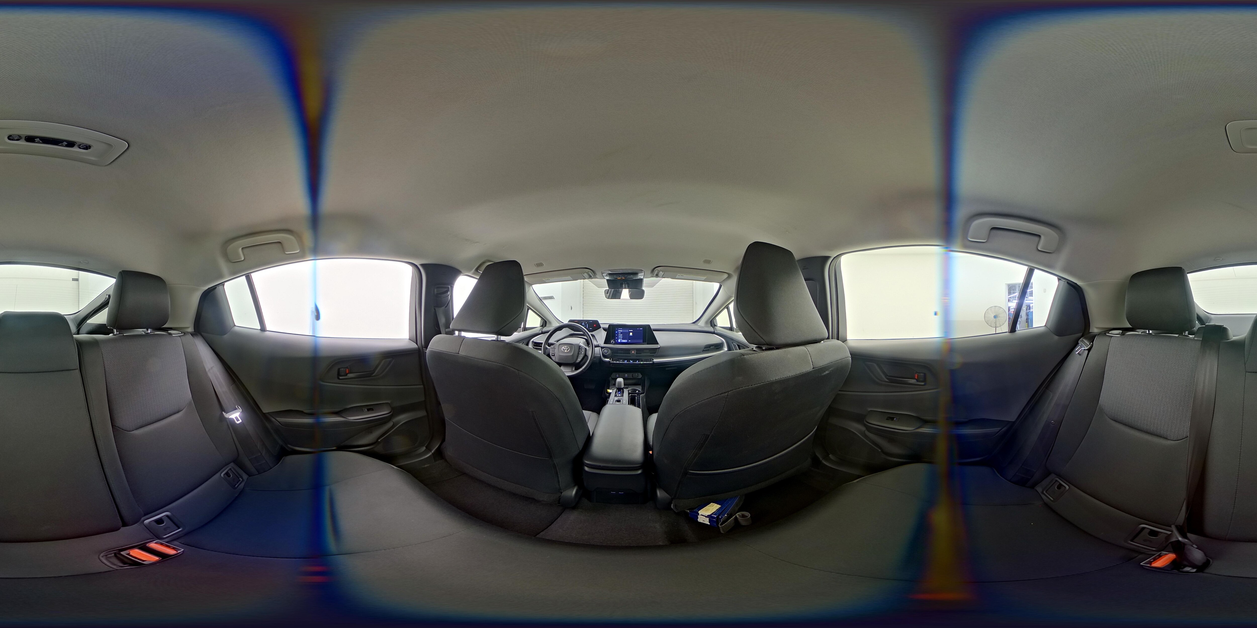 2025 Toyota Prius LE - Photo 25