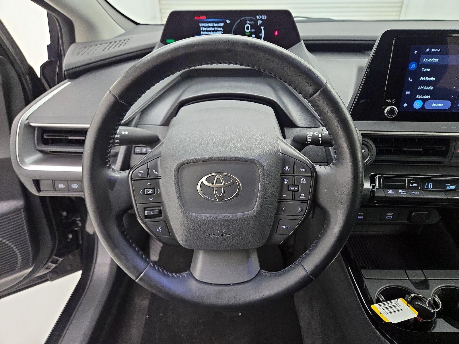 2025 Toyota Prius LE - Photo 11