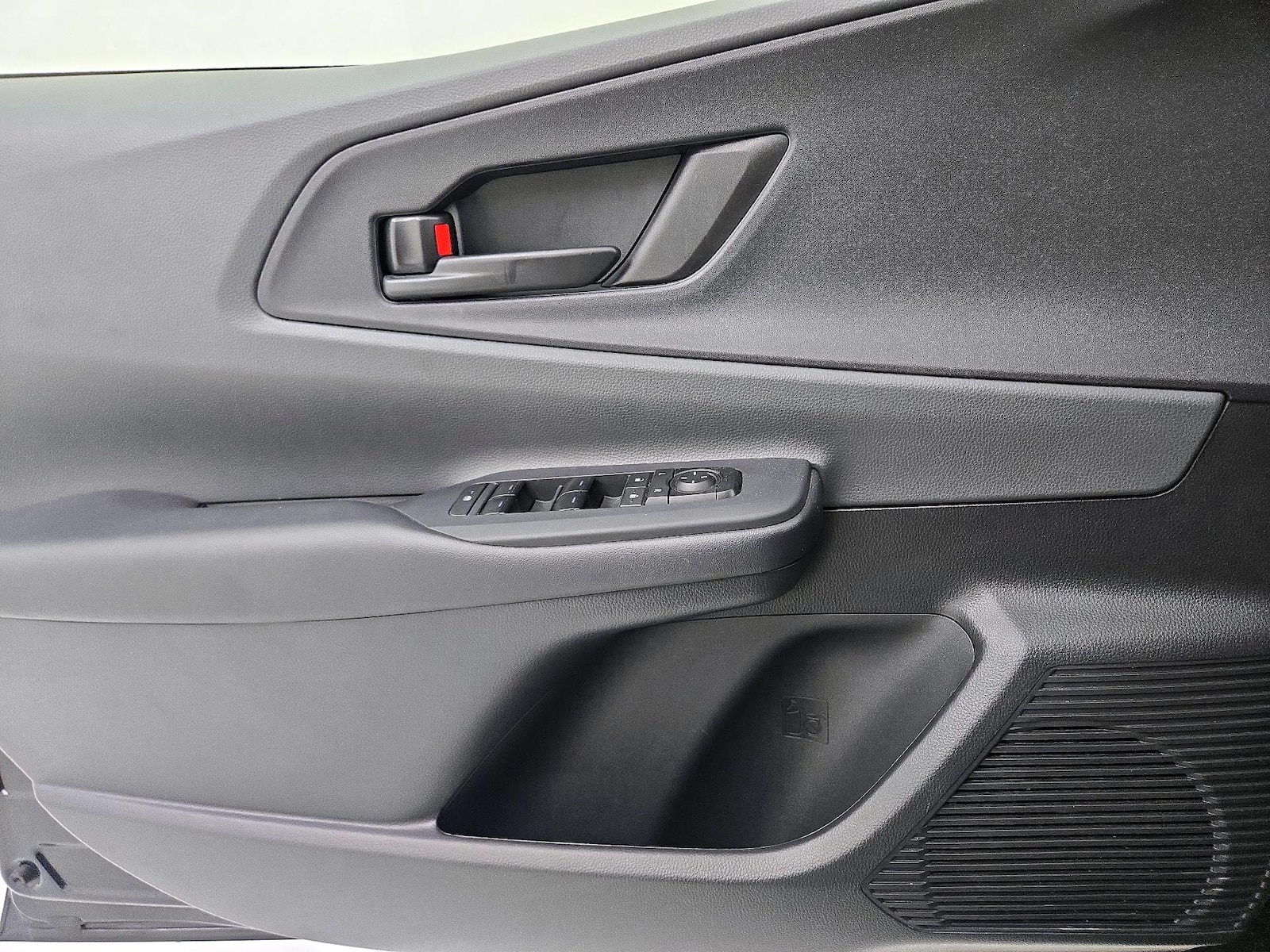2025 Toyota Prius LE - Photo 13