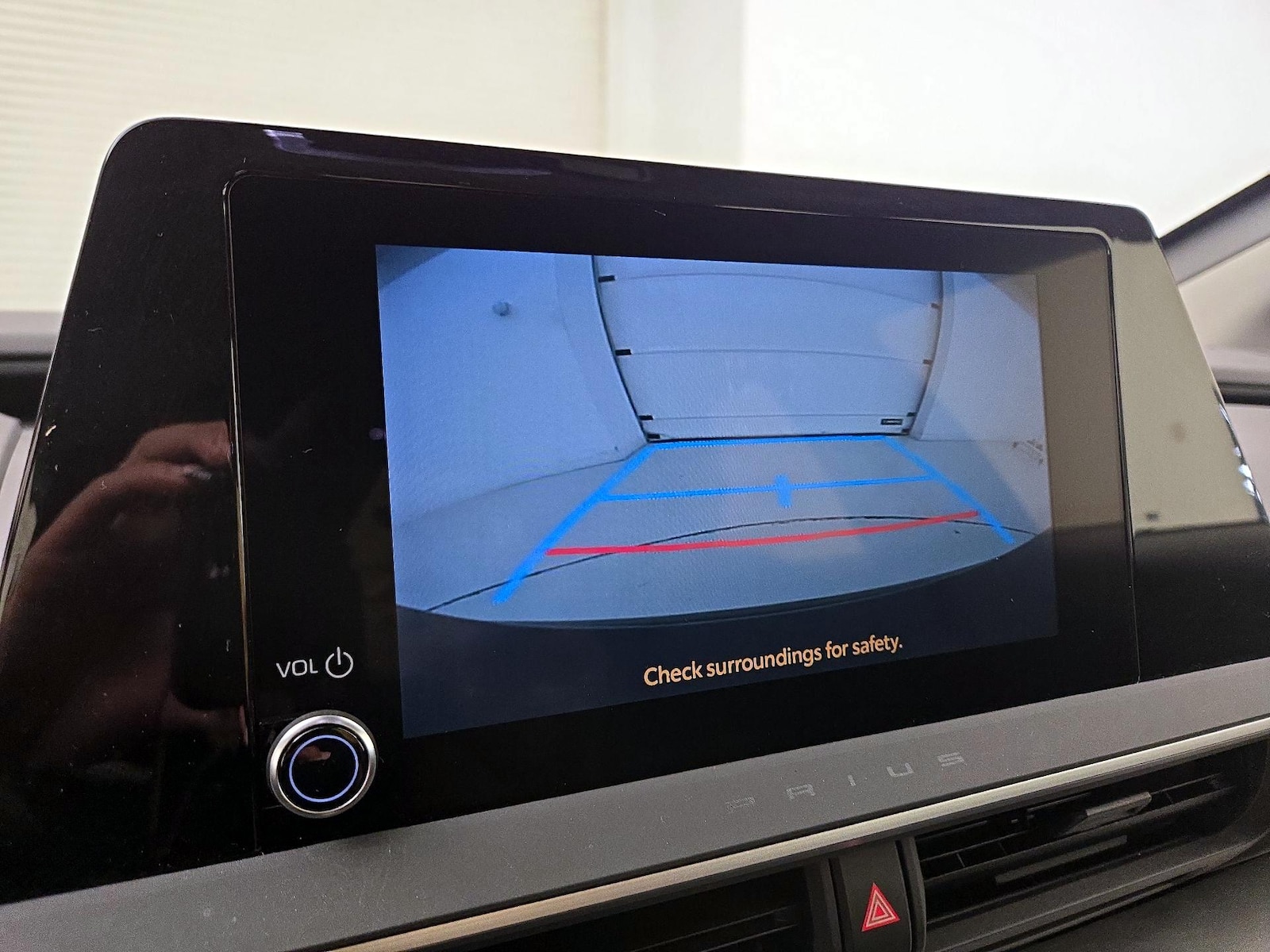 2025 Toyota Prius LE - Photo 15