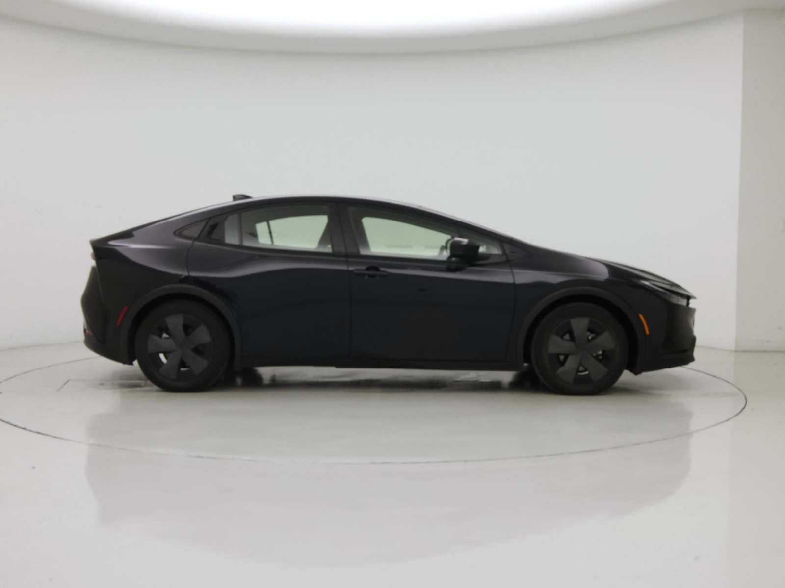 2025 Toyota Prius LE - Photo 8