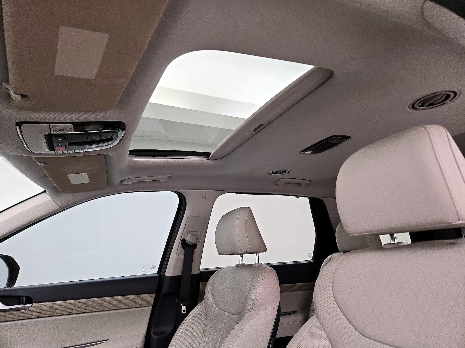 Sunroof(s) & Overhead Airbags