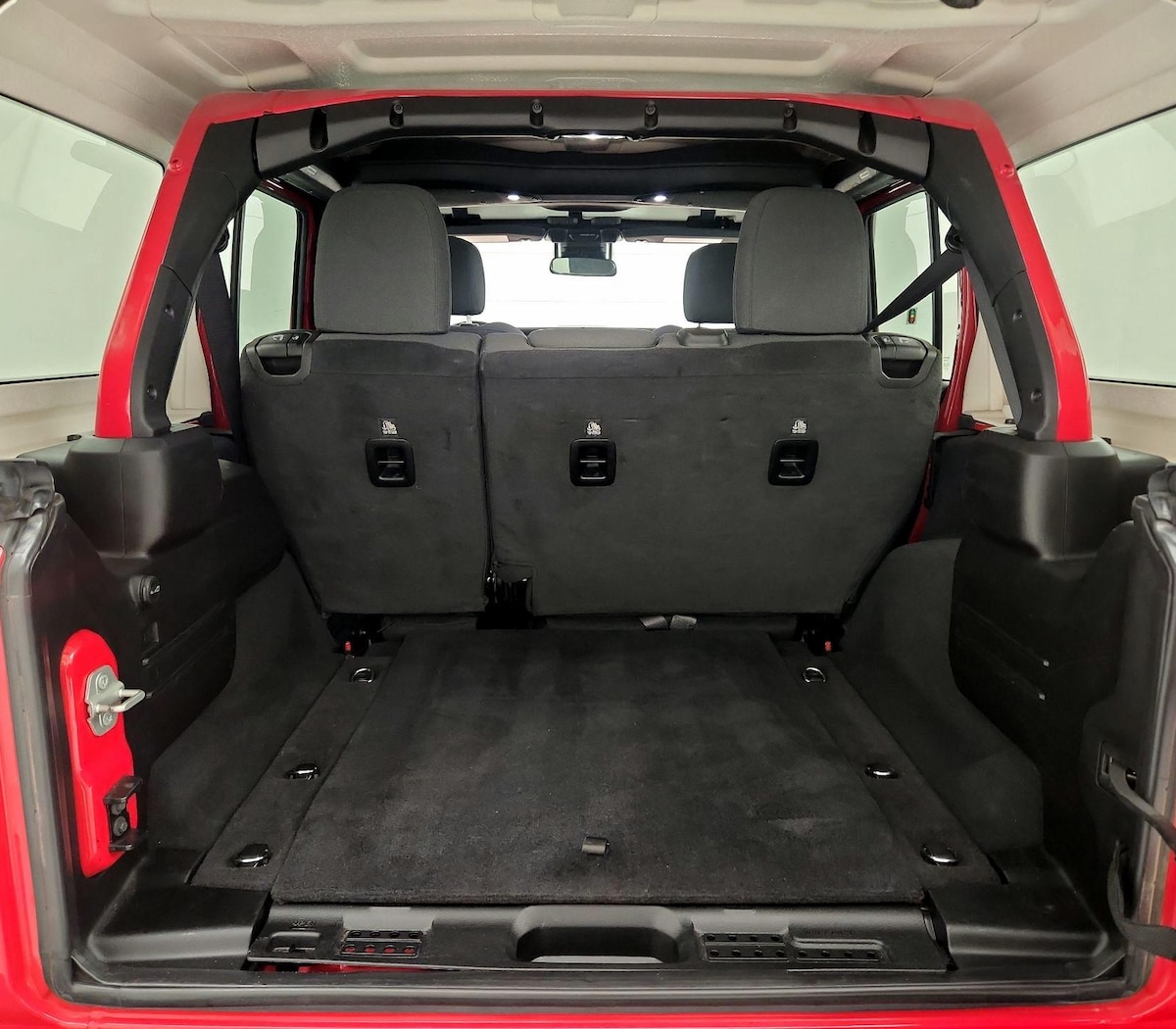 Trunk/Cargo (Seats Up)