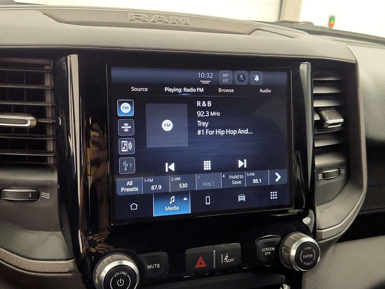 2025 RAM Ram 1500 Pickup Tradesman - Photo 16