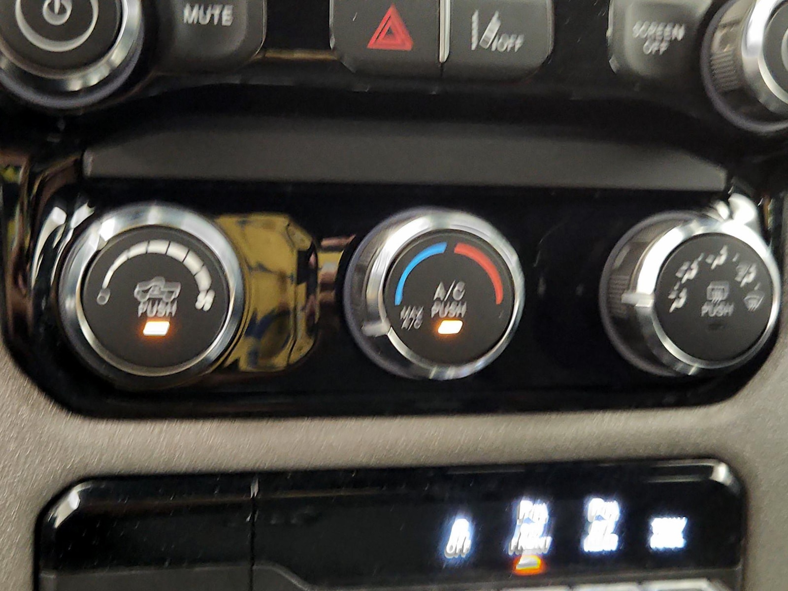 2025 RAM Ram 1500 Pickup Tradesman - Photo 17