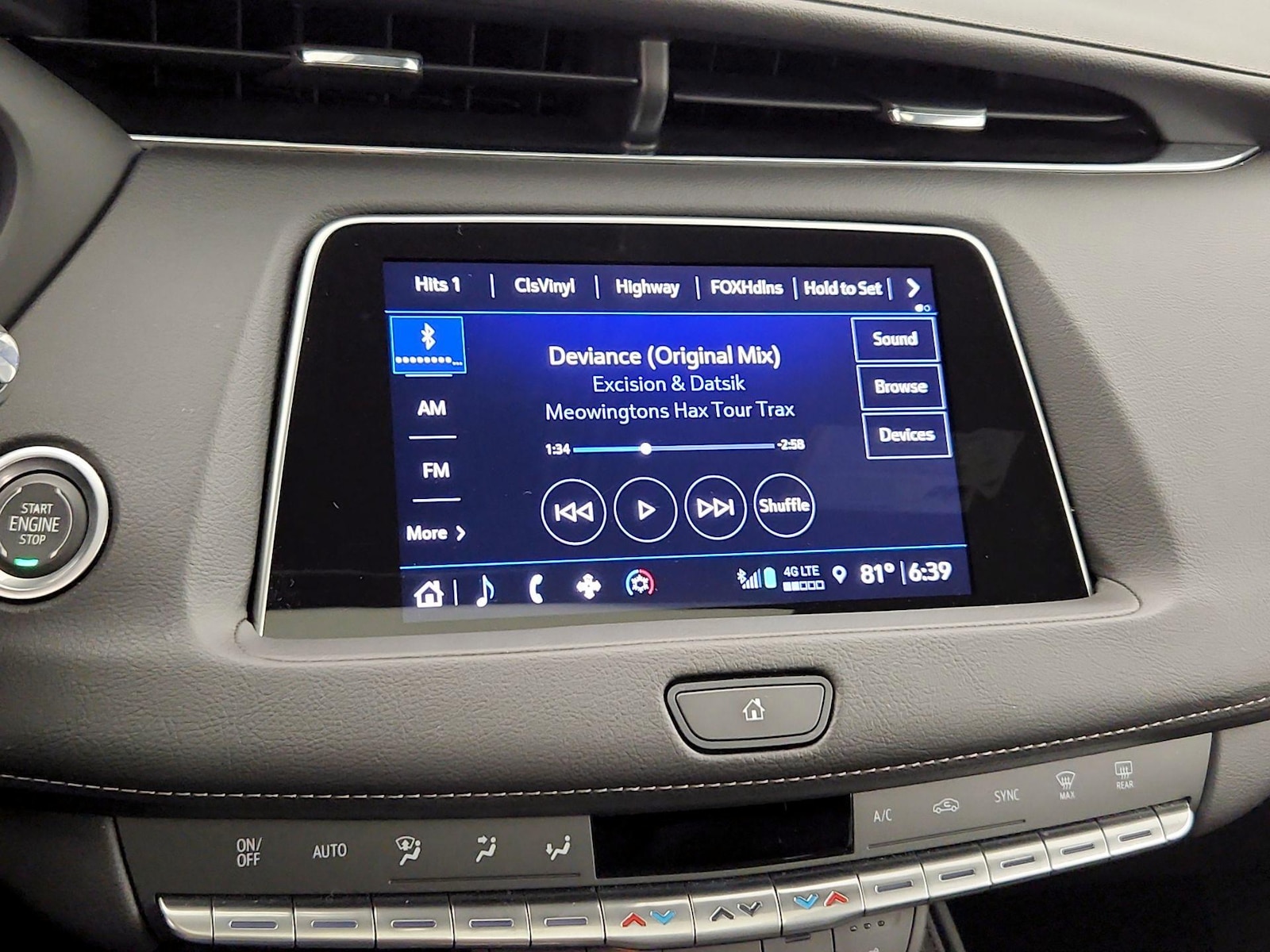 2023 Cadillac XT4 Premium Luxury - Photo 17