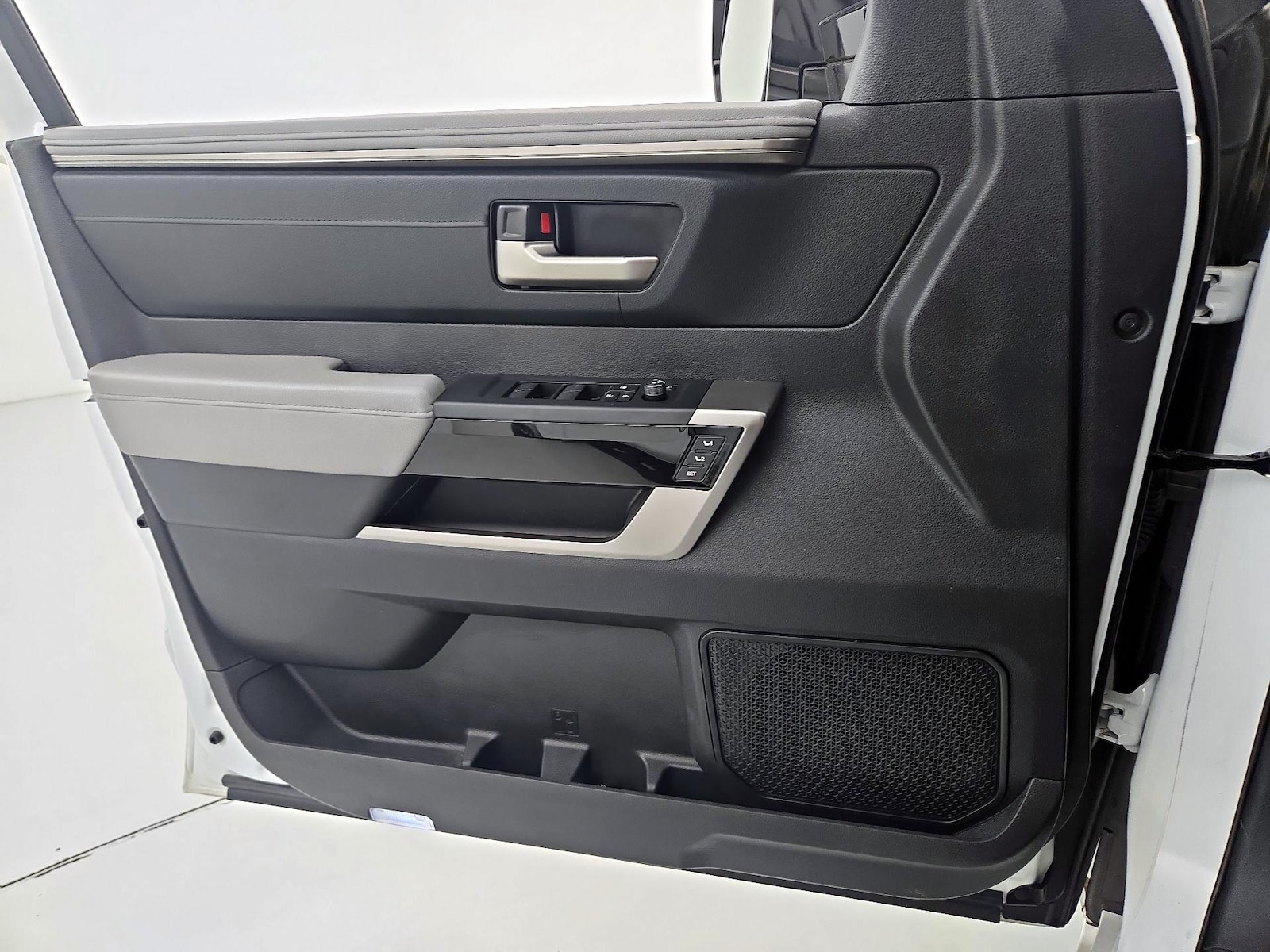 2024 Toyota Tundra Limited - Photo 13