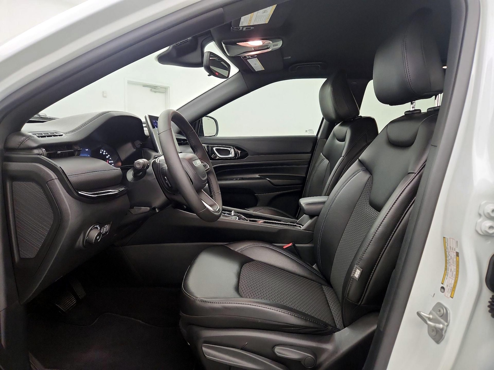 2026 Jeep Compass Latitude Altitude - Photo 12