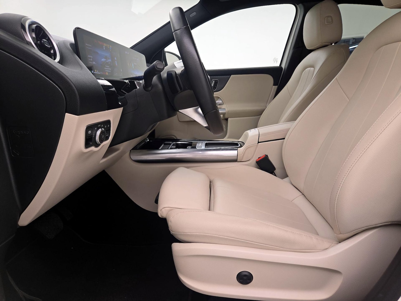 Side Airbags & Leatherette Seats