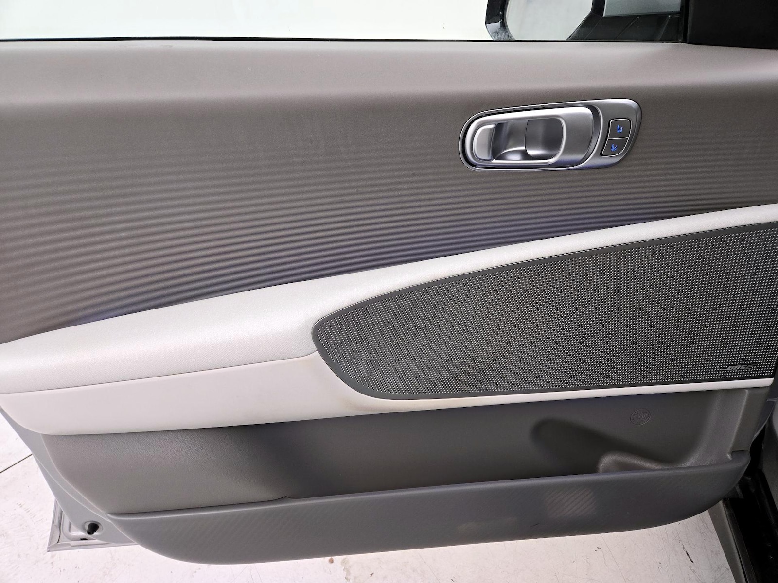 2023 Hyundai IONIQ 6 Limited - Photo 13