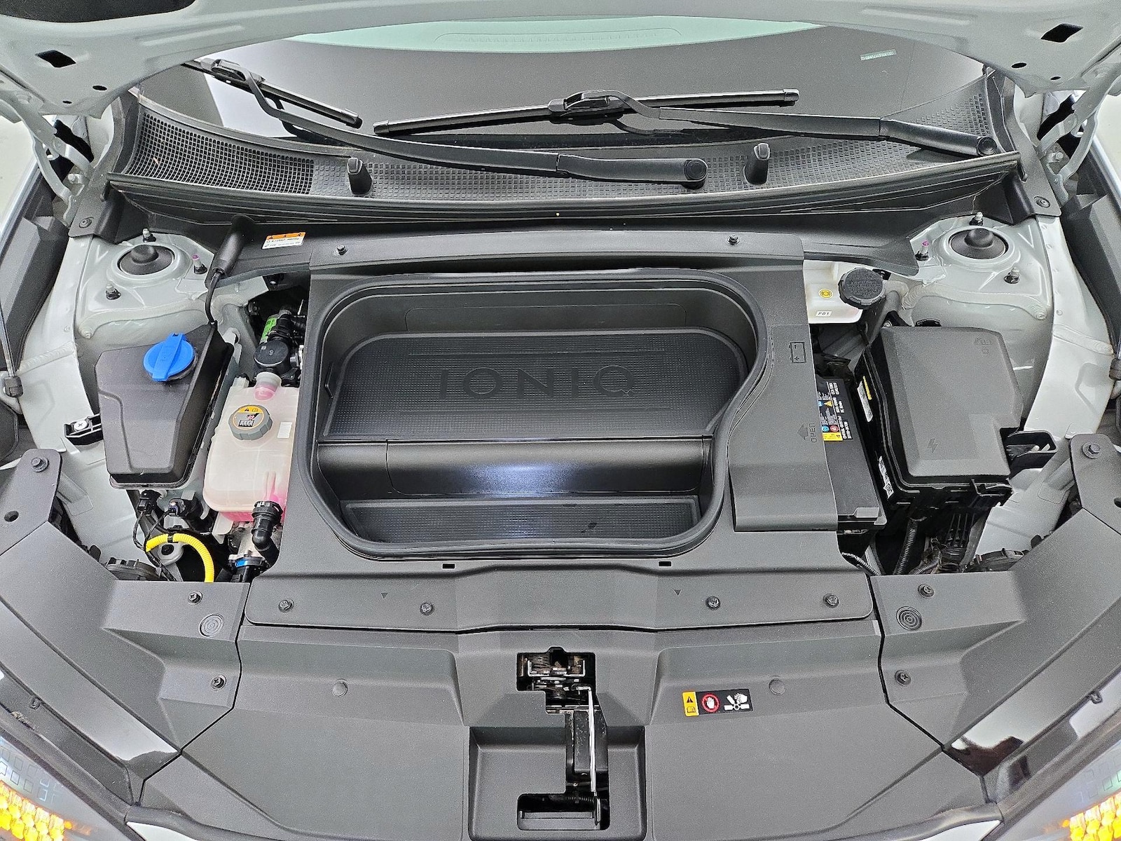 2023 Hyundai IONIQ 6 Limited - Photo 24