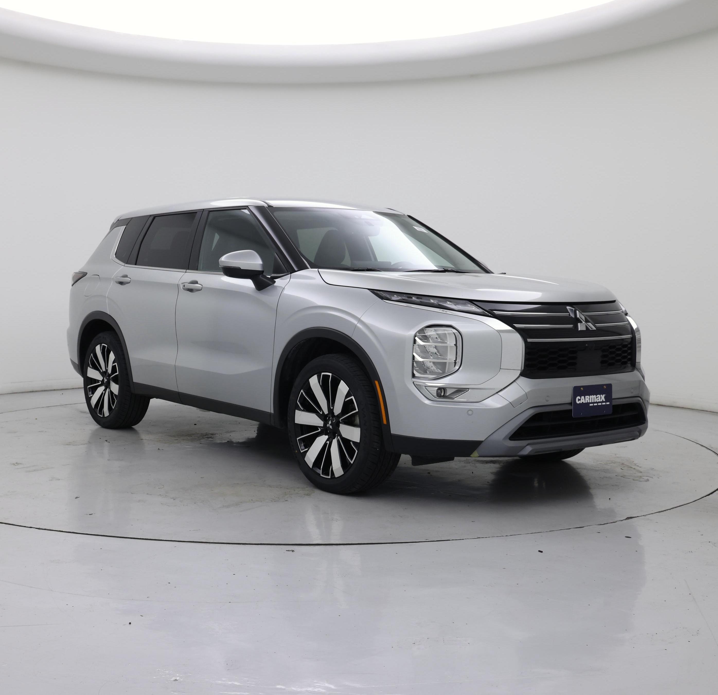 Silver 2025 Mitsubishi Outlander SUV / Crossover Front-Wheel Drive Automatic