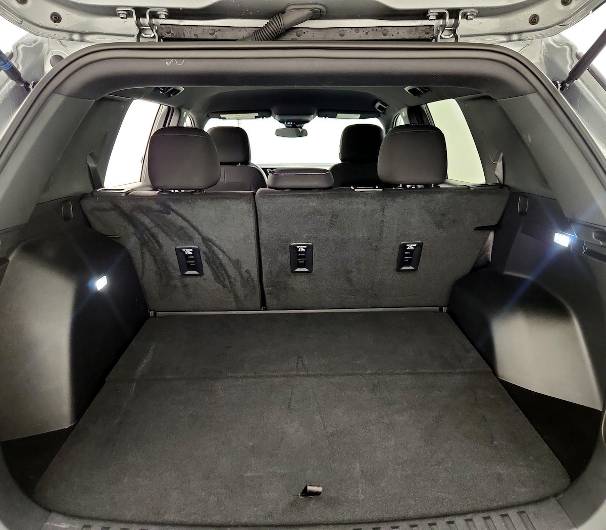 Trunk/Cargo (Seats Up)
