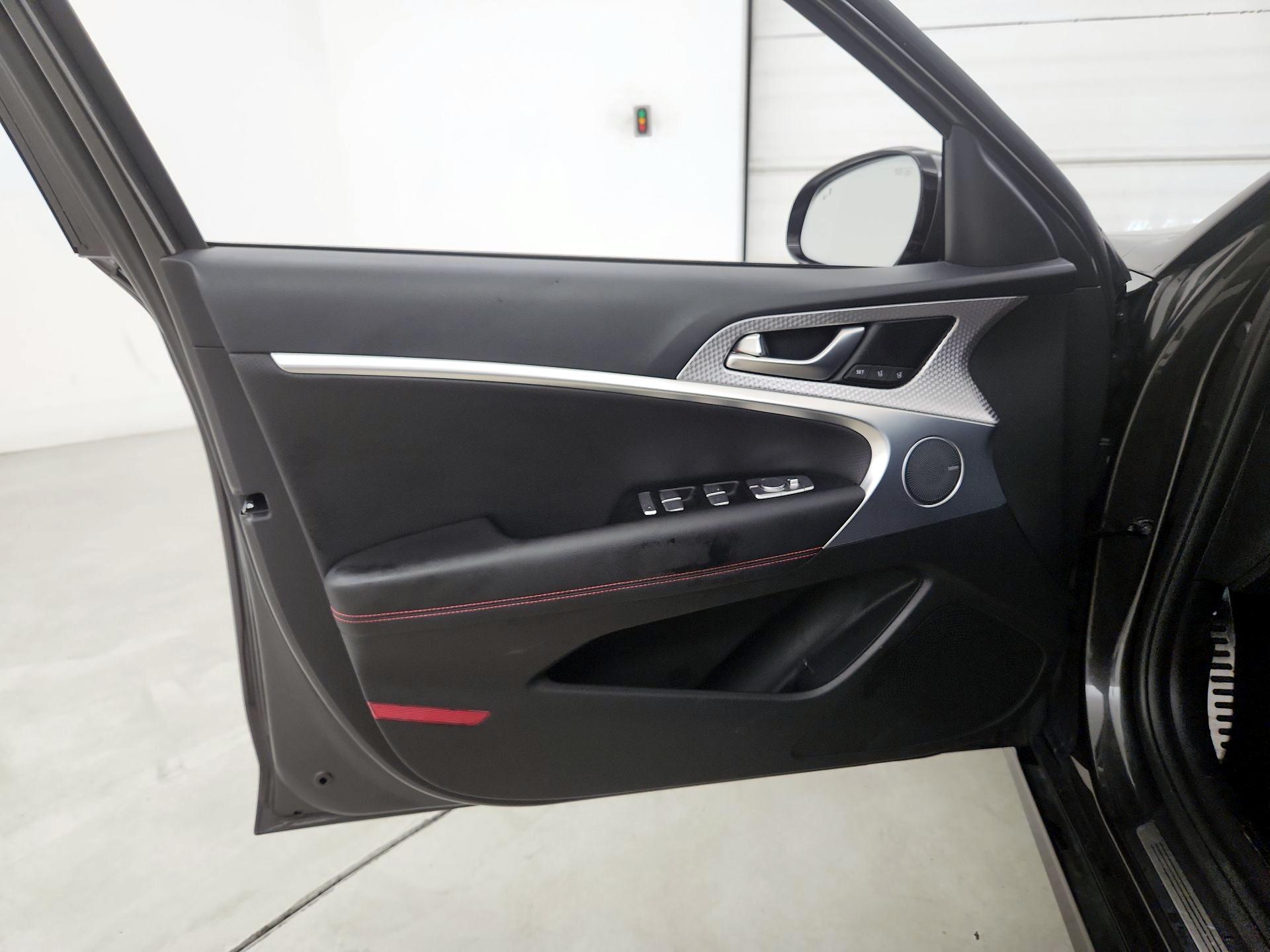 Thumbnail: 2023 Genesis G70 - 12