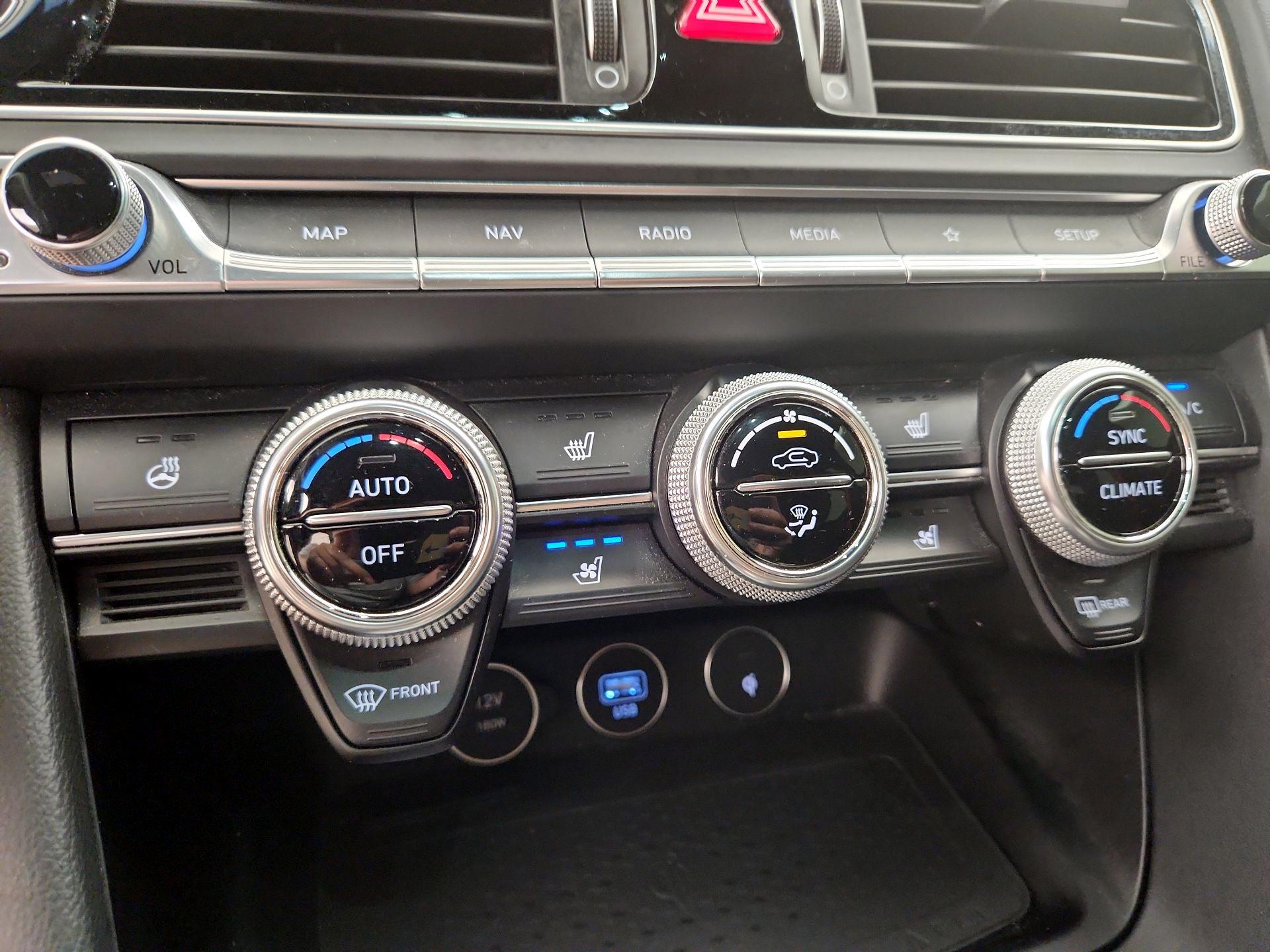 Thumbnail: 2023 Genesis G70 - 17