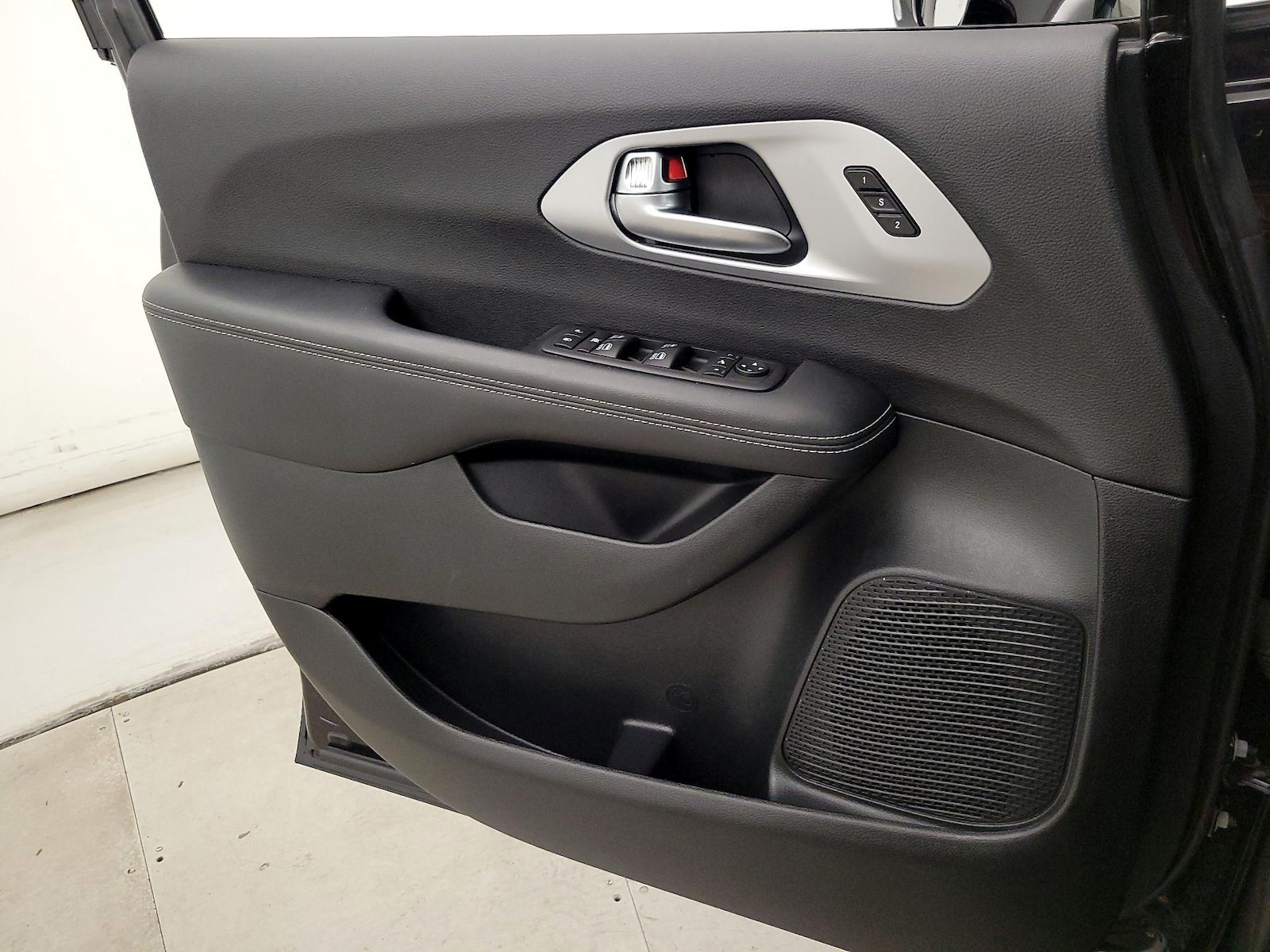 2025 Chrysler Pacifica Limited - Photo 13