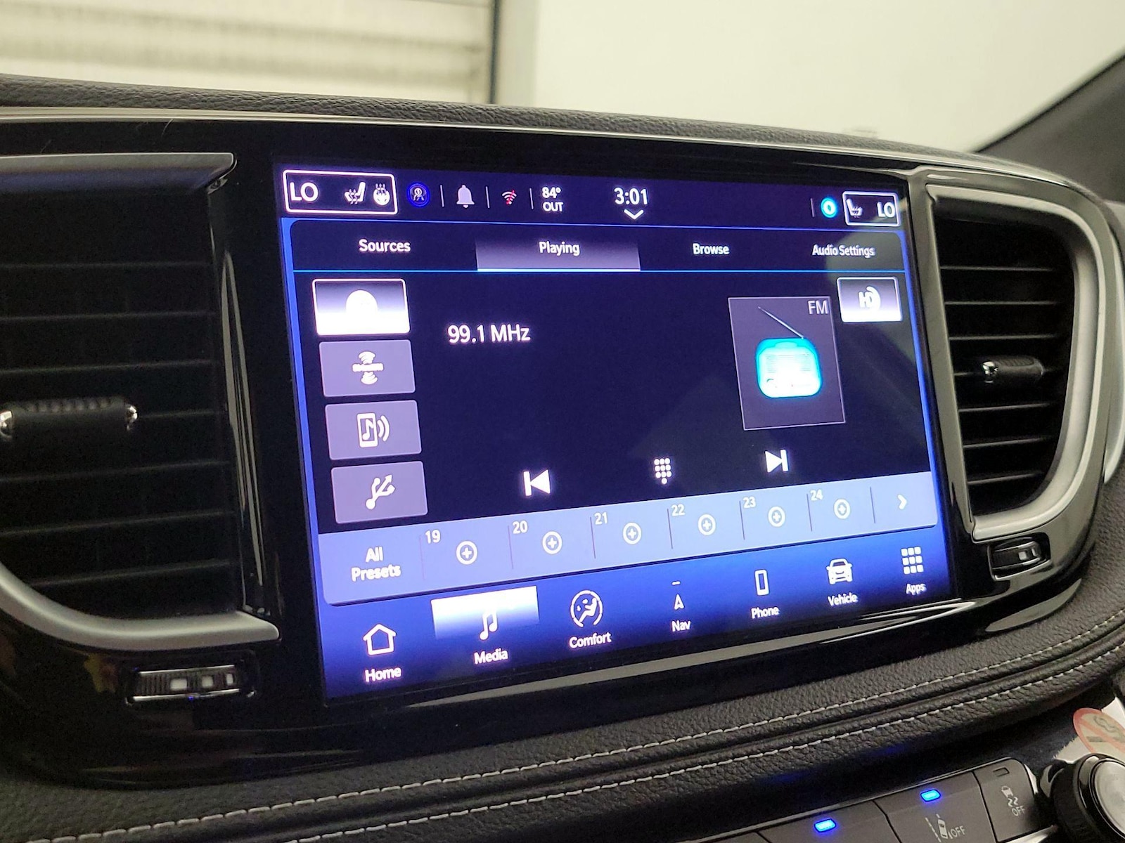 2025 Chrysler Pacifica Limited - Photo 17