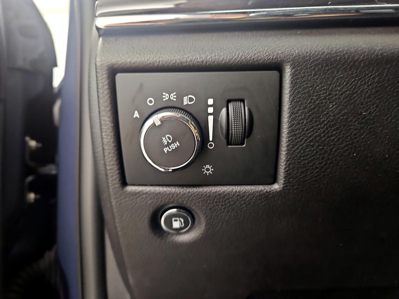 2020 Jeep Grand Cherokee Overland - Photo 14