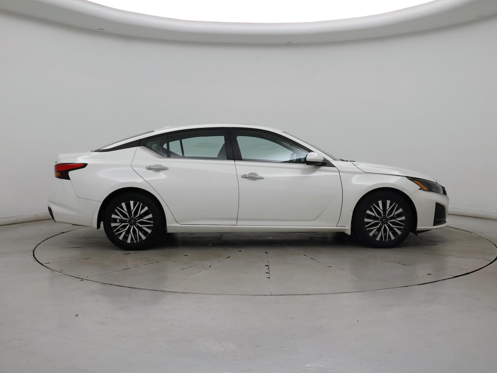 2023 Nissan Altima SV - Photo 8