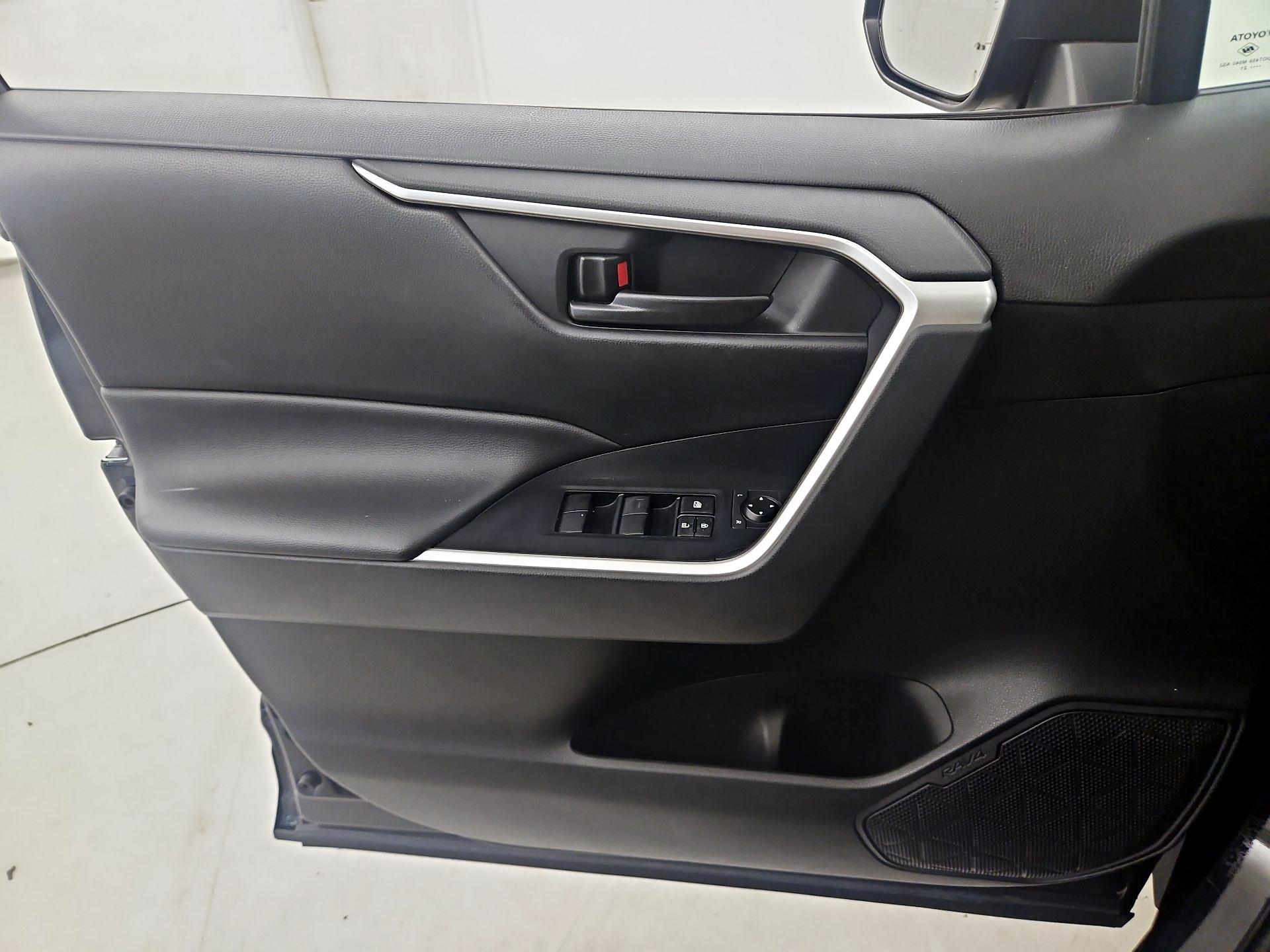 Thumbnail: 2021 Toyota RAV4 - 12