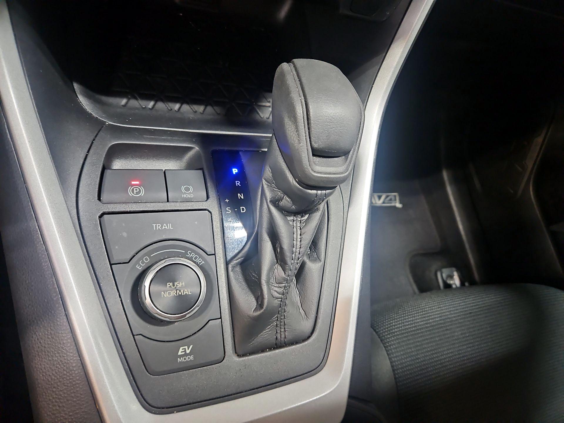 Thumbnail: 2021 Toyota RAV4 - 16