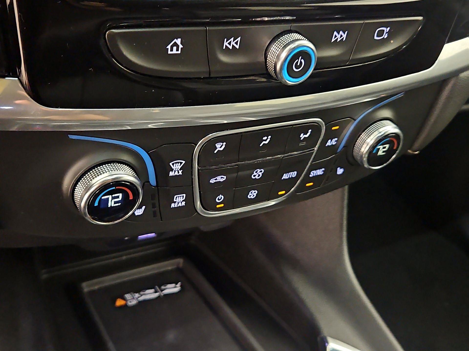 Thumbnail: 2022 Chevrolet Traverse - 17