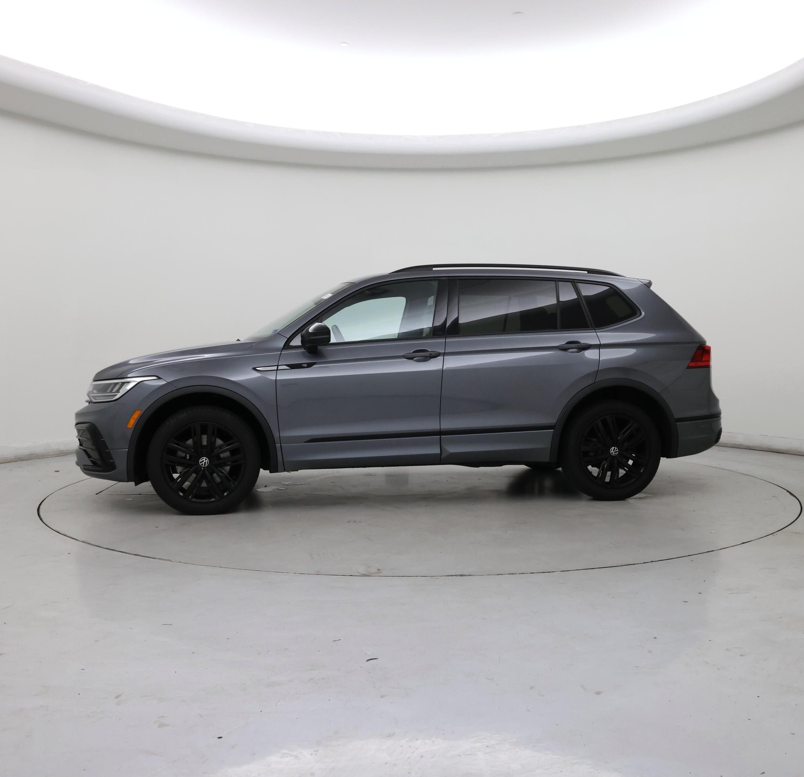 Thumbnail: 2022 Volkswagen Tiguan - 3