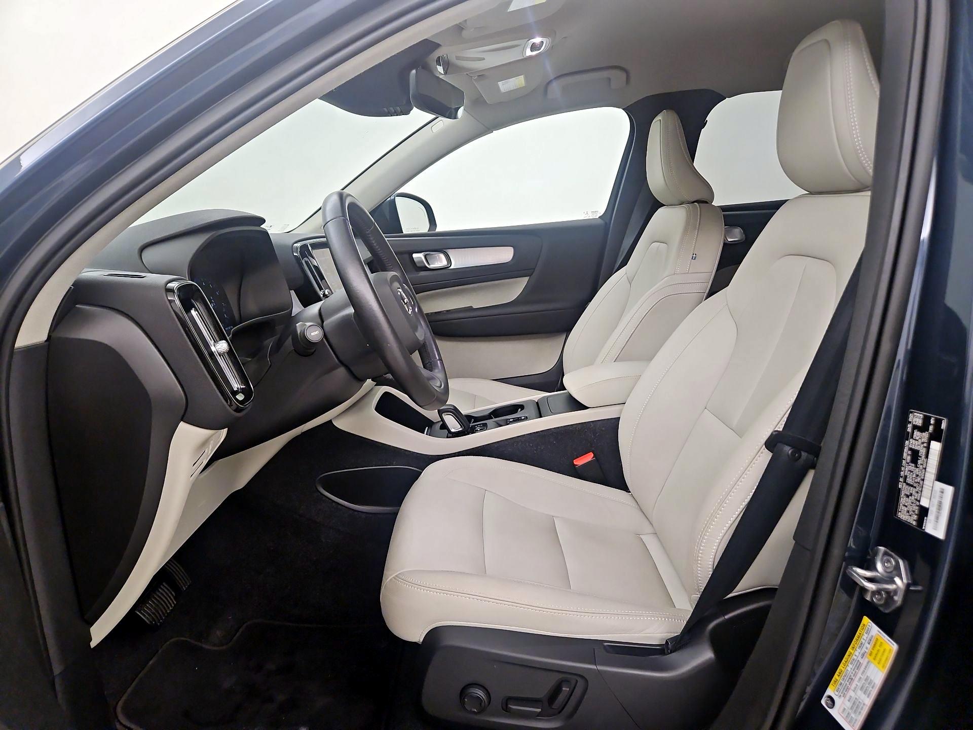 Thumbnail: 2021 Volvo XC40 - 11