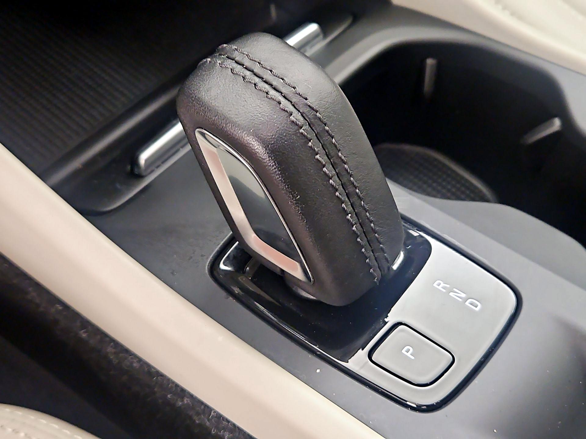 Thumbnail: 2021 Volvo XC40 - 17