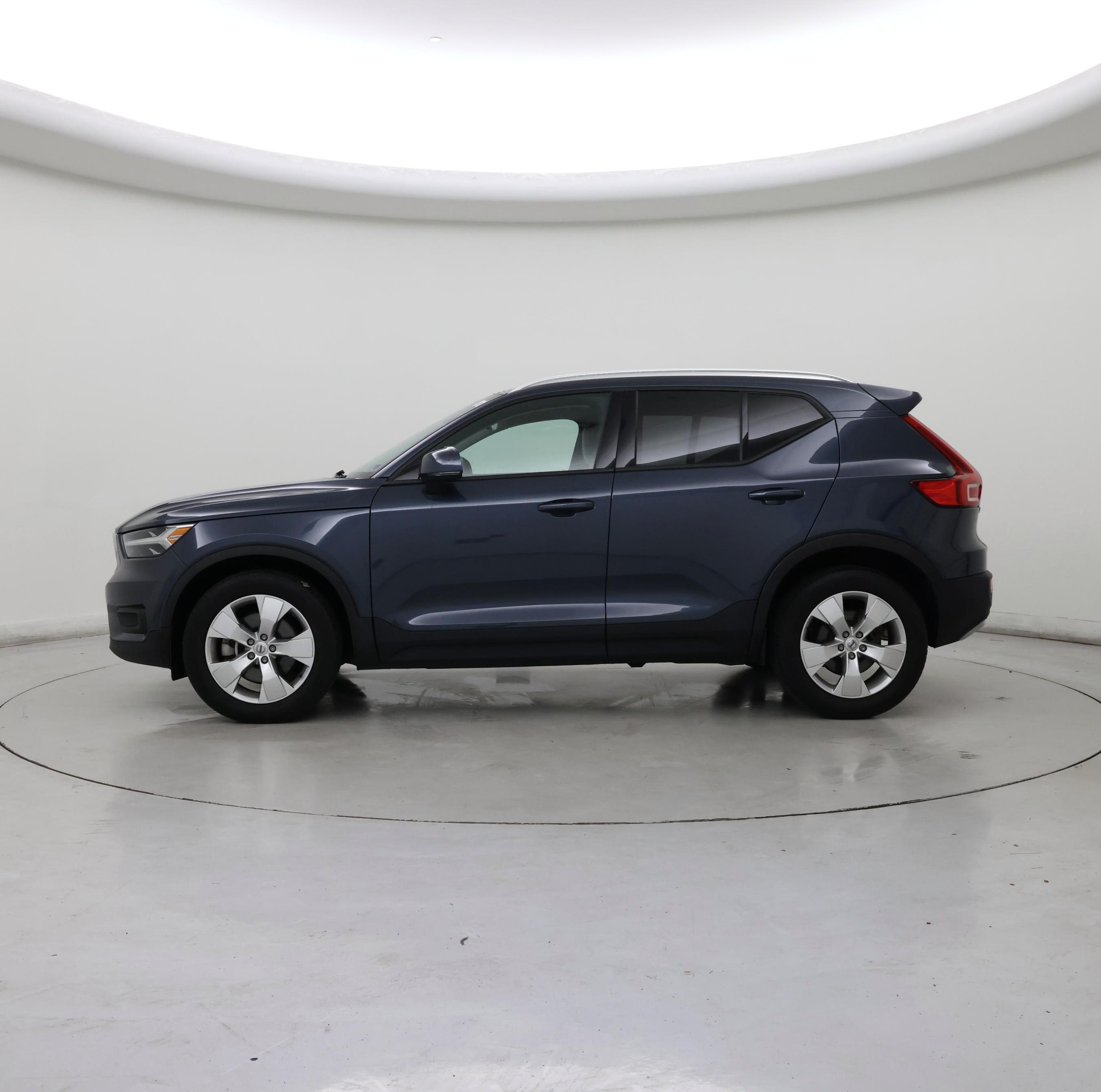 Thumbnail: 2021 Volvo XC40 - 3