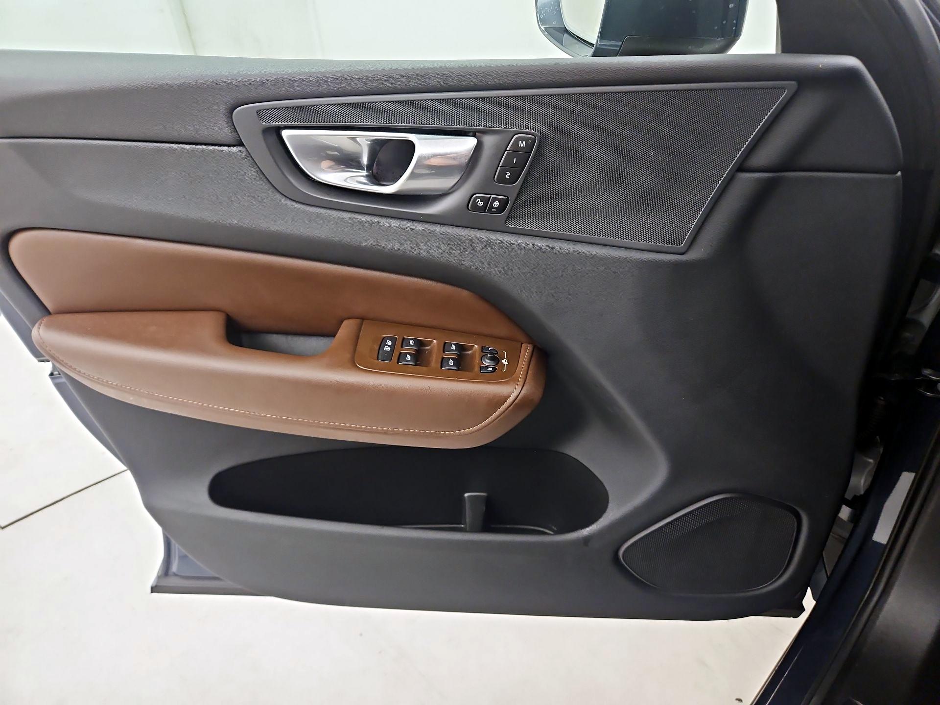 Thumbnail: 2023 Volvo XC60 - 12