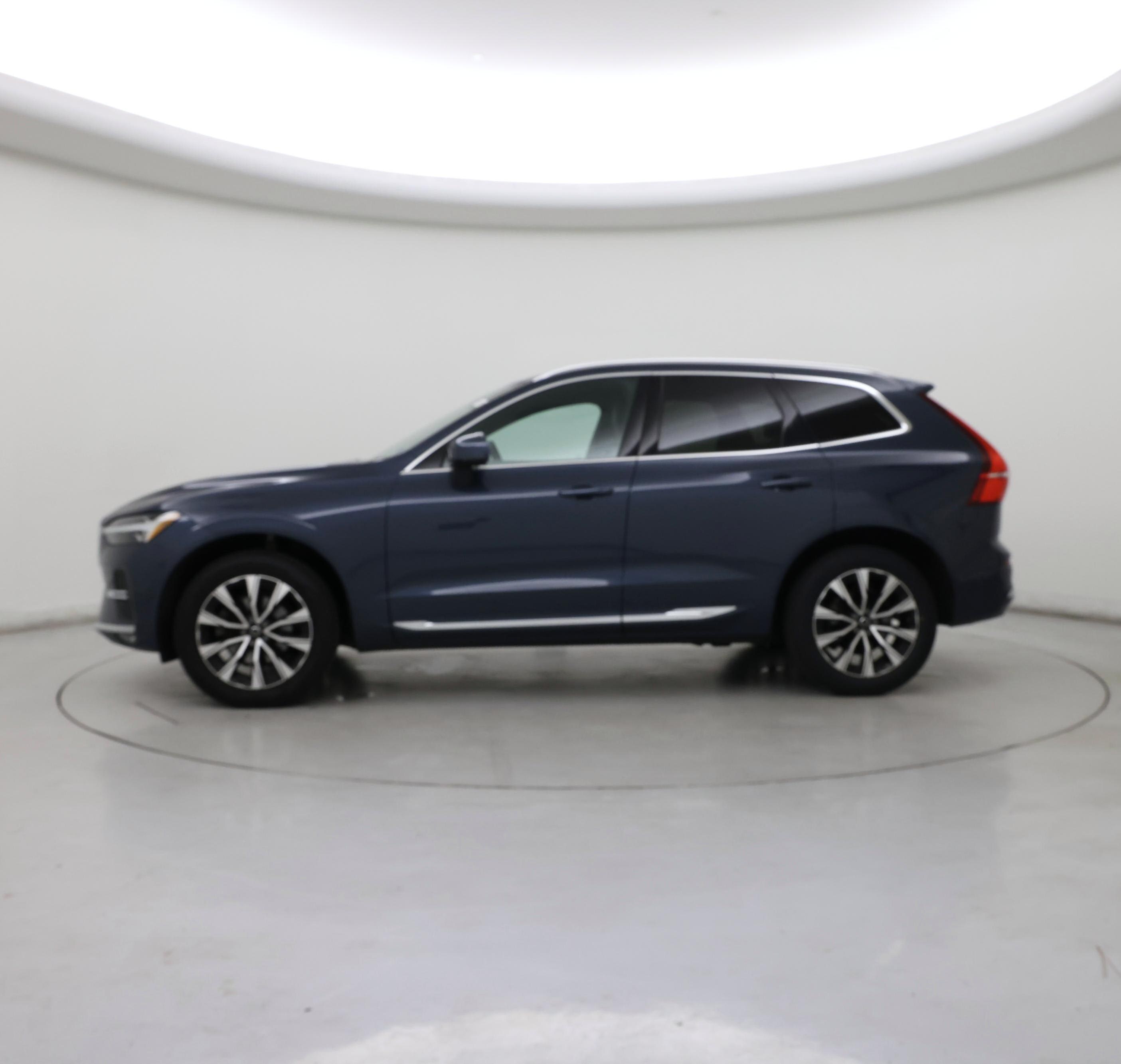 Thumbnail: 2023 Volvo XC60 - 3