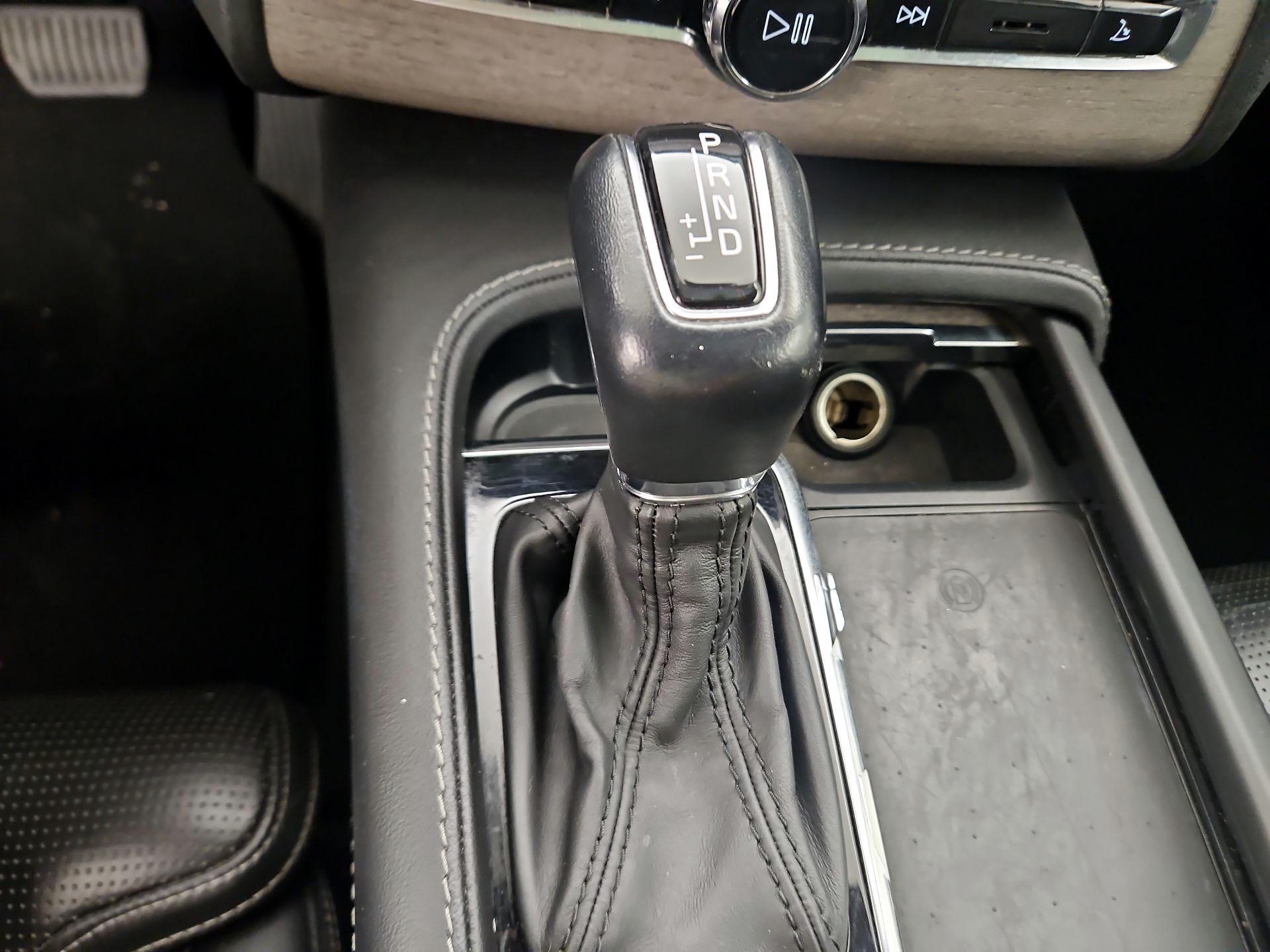 Thumbnail: 2022 Volvo XC90 - 17
