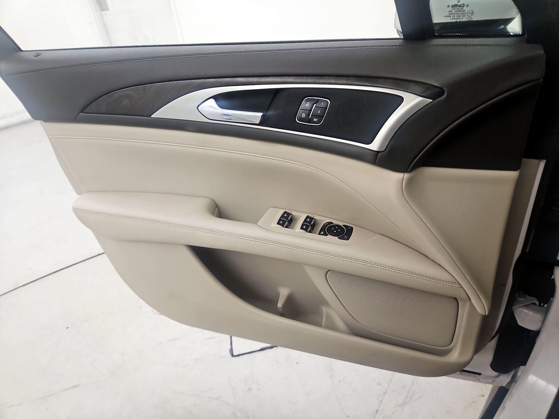 Thumbnail: 2017 Lincoln MKZ - 12