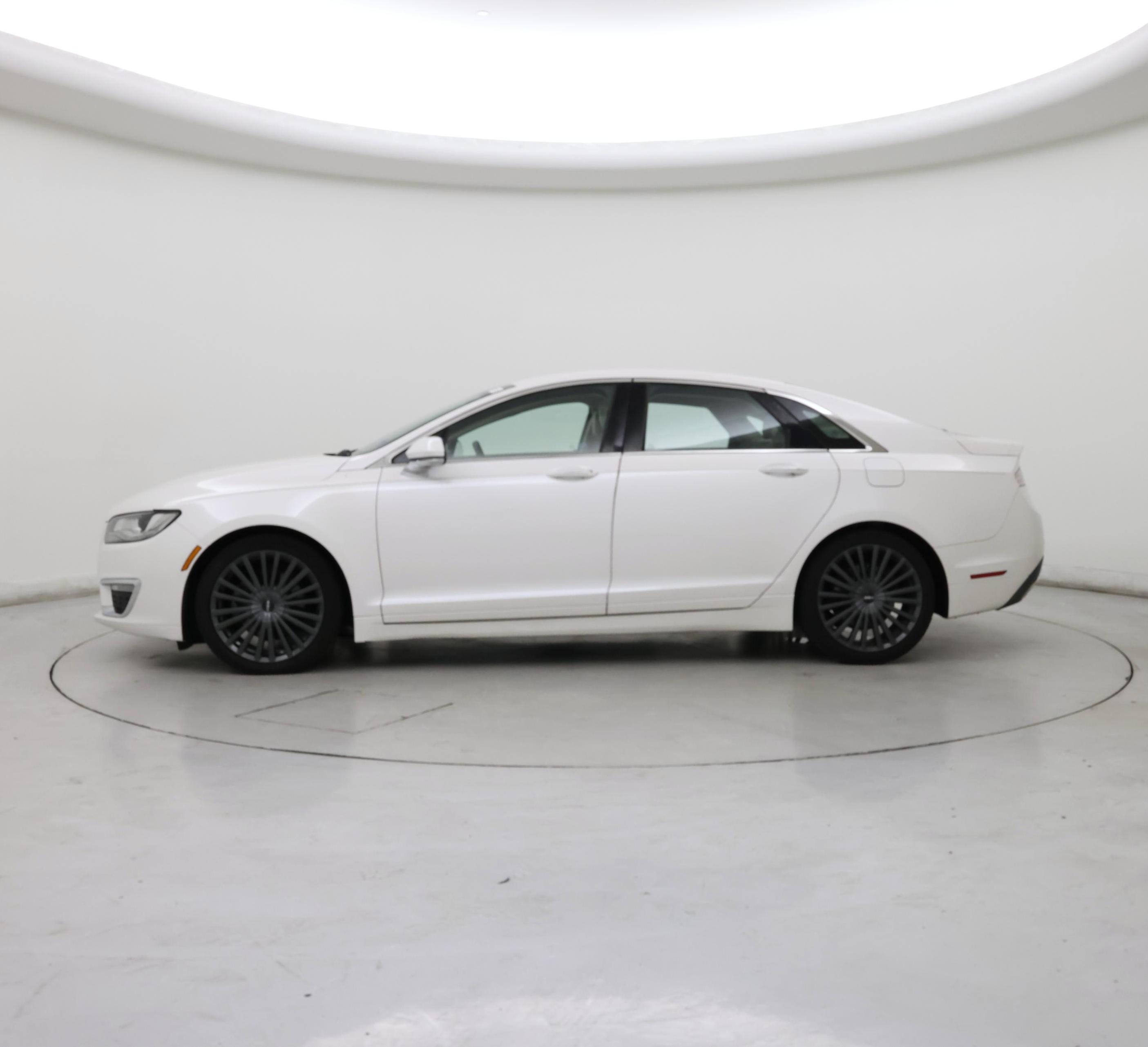 Thumbnail: 2017 Lincoln MKZ - 3
