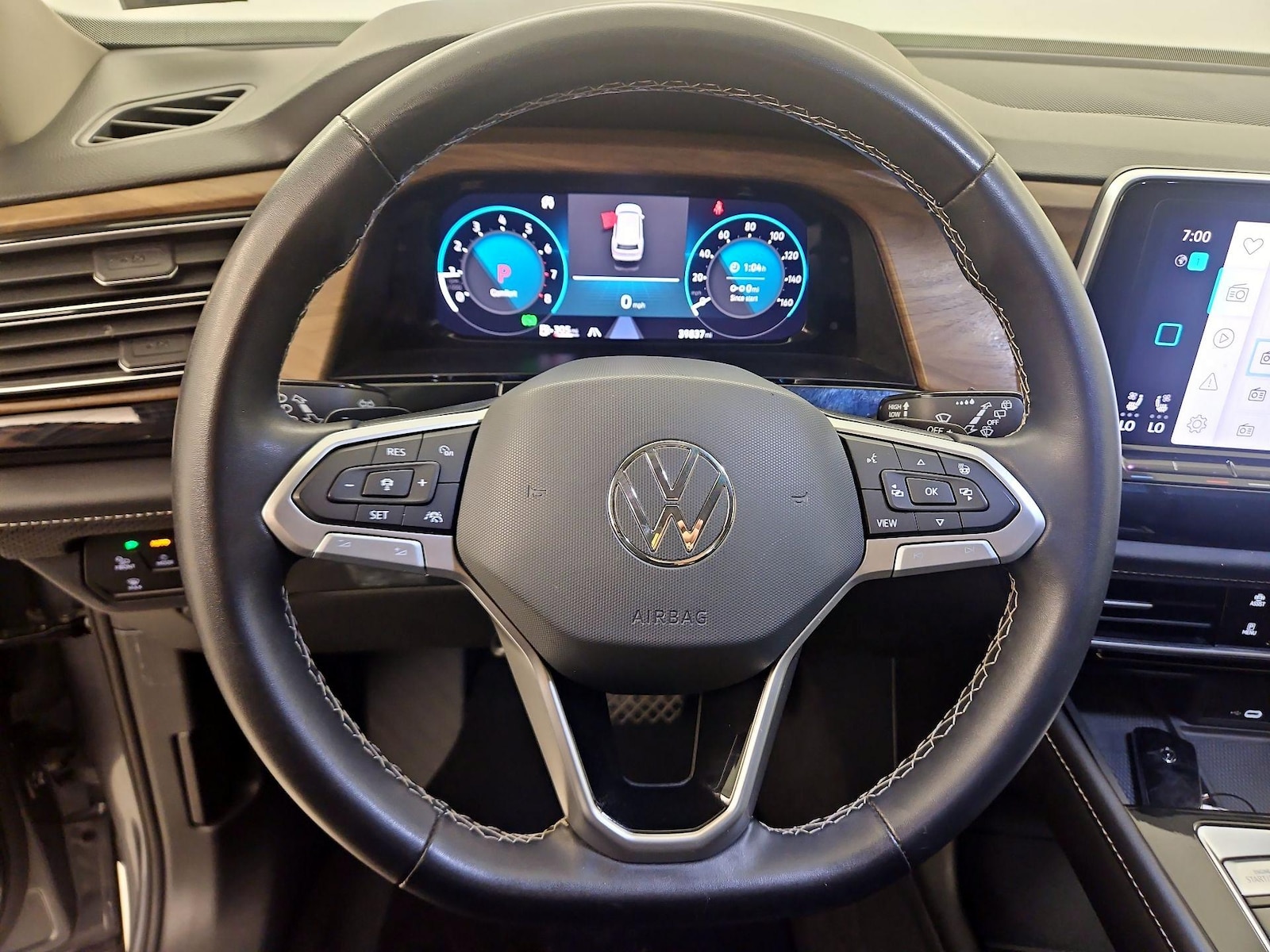 2024 Volkswagen Atlas SE w/Tech - Photo 11