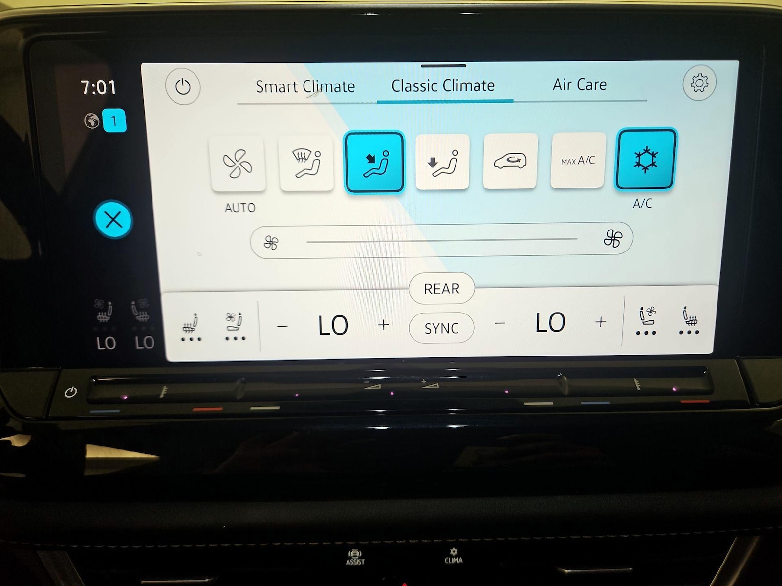 2024 Volkswagen Atlas SE w/Tech - Photo 17
