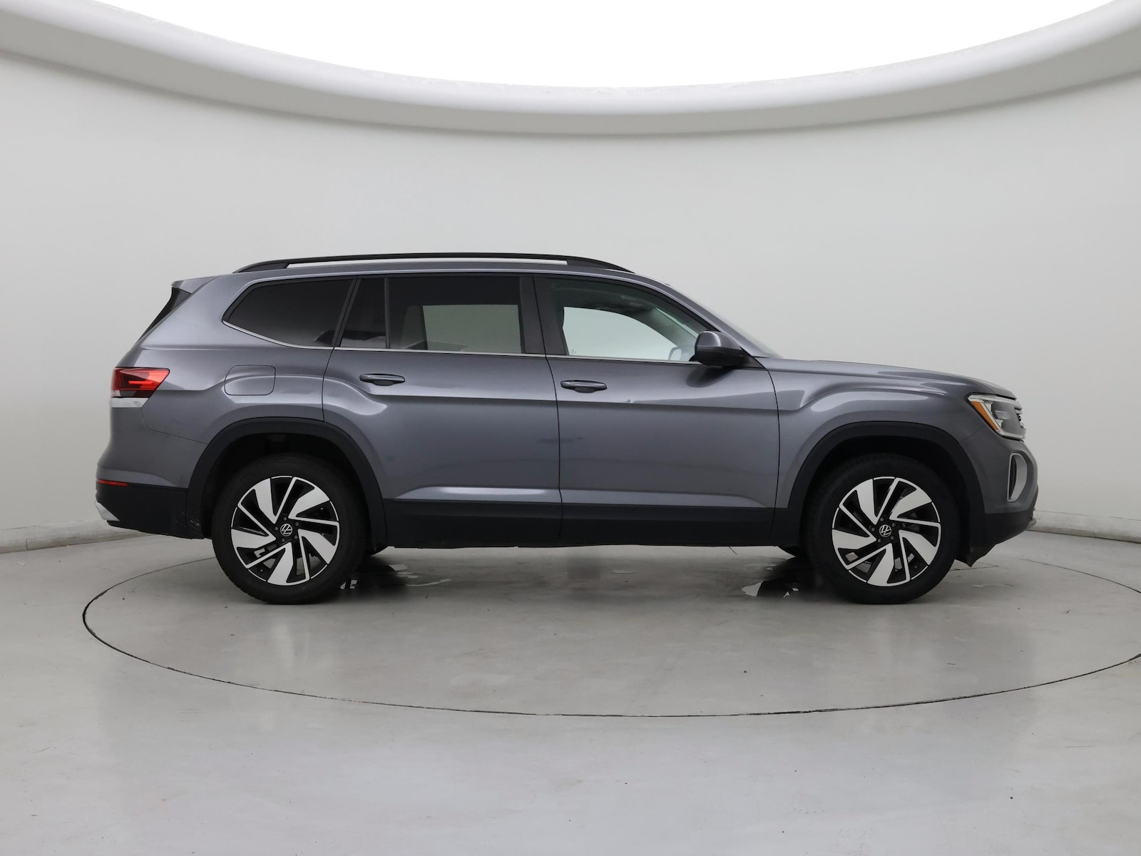 2024 Volkswagen Atlas SE w/Tech - Photo 8