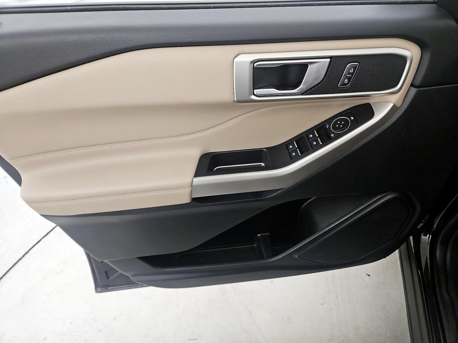 2023 Ford Explorer XLT - Photo 13