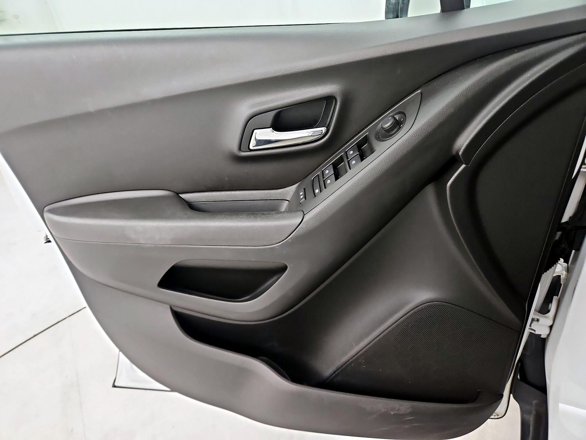 Thumbnail: 2020 Chevrolet Trax - 12