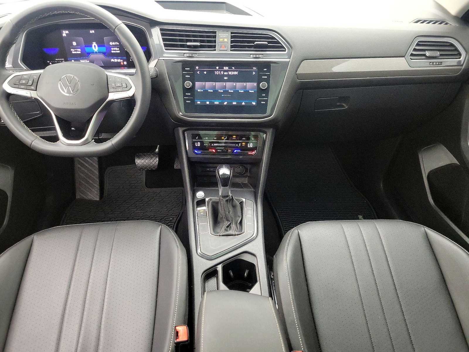 2023 Volkswagen Tiguan SE - Photo 10