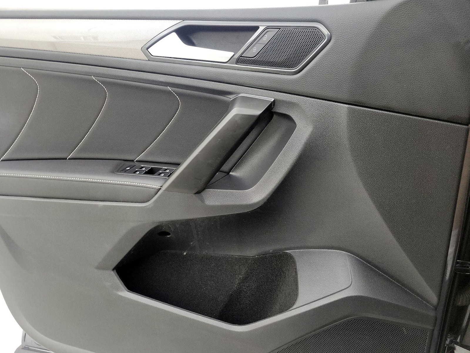 2023 Volkswagen Tiguan SE - Photo 13