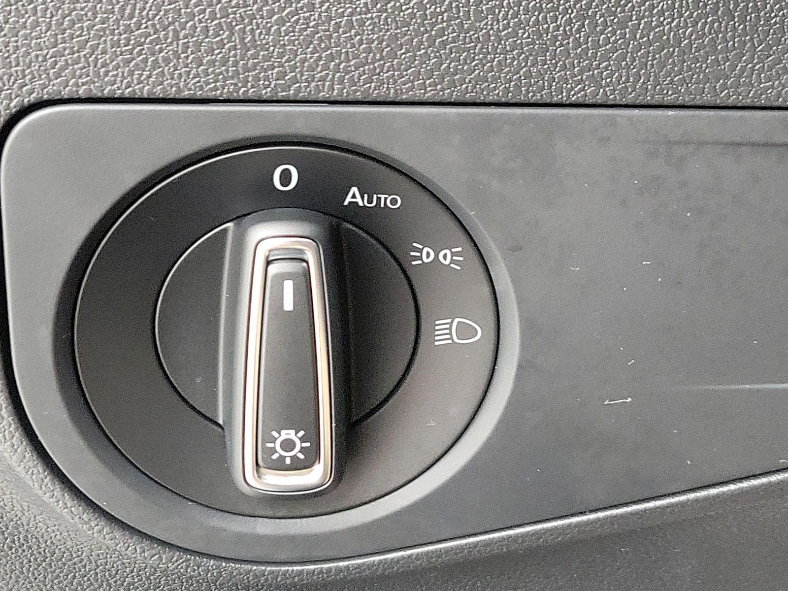 2023 Volkswagen Tiguan SE - Photo 14