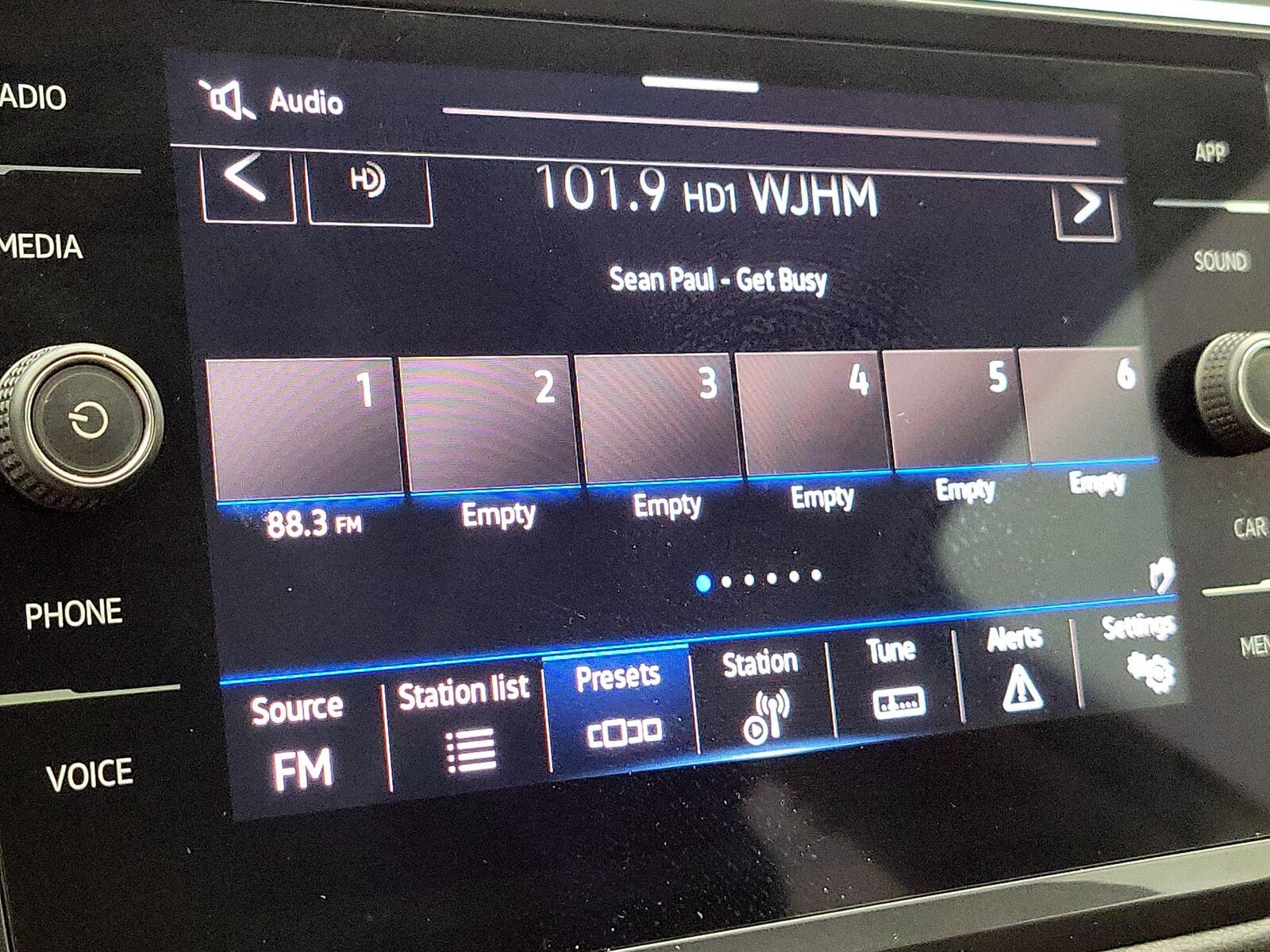 2023 Volkswagen Tiguan SE - Photo 16