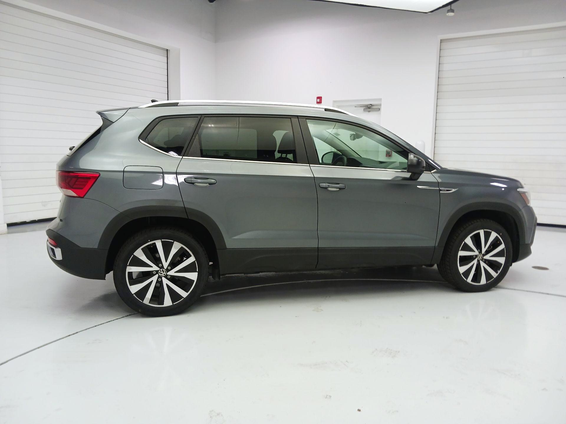 Thumbnail: 2023 Volkswagen Taos - 4